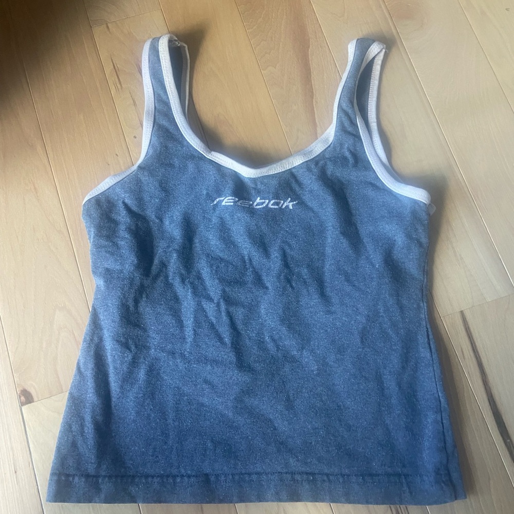 super cute grey workout top🩶